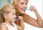 Fotografía: madre e hija cepillándose los dientes | Recurso educativo 26138